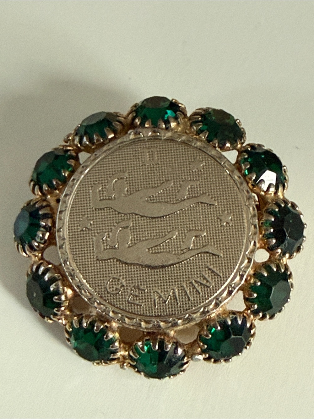 Vintage Gold-Tone Gemini coin Pin Brooch Emerald Green birthstone rhinestones - Picture 3 of 7